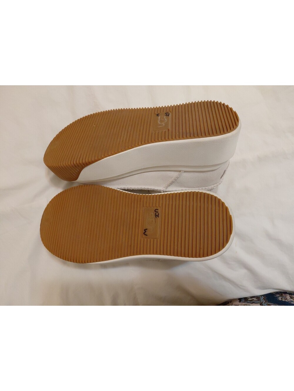 UGG size 8 8.5 Platform Sneakers  Off White (Run Big Fits 8.5 Exactly) EUC - Picture 8 of 8